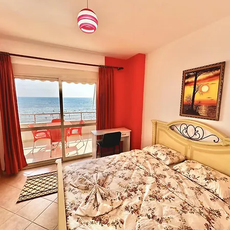 Apartment Beachfront With Stunning Sea Views *