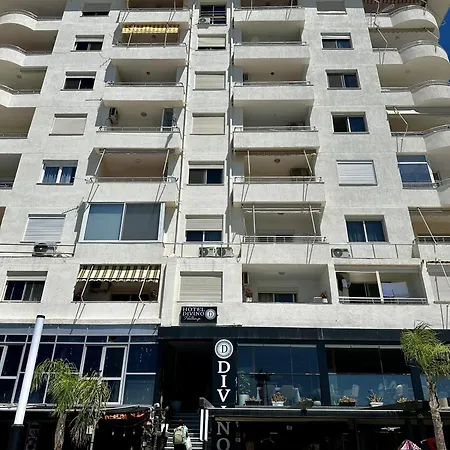 Apartment Beachfront With Stunning Sea Views *